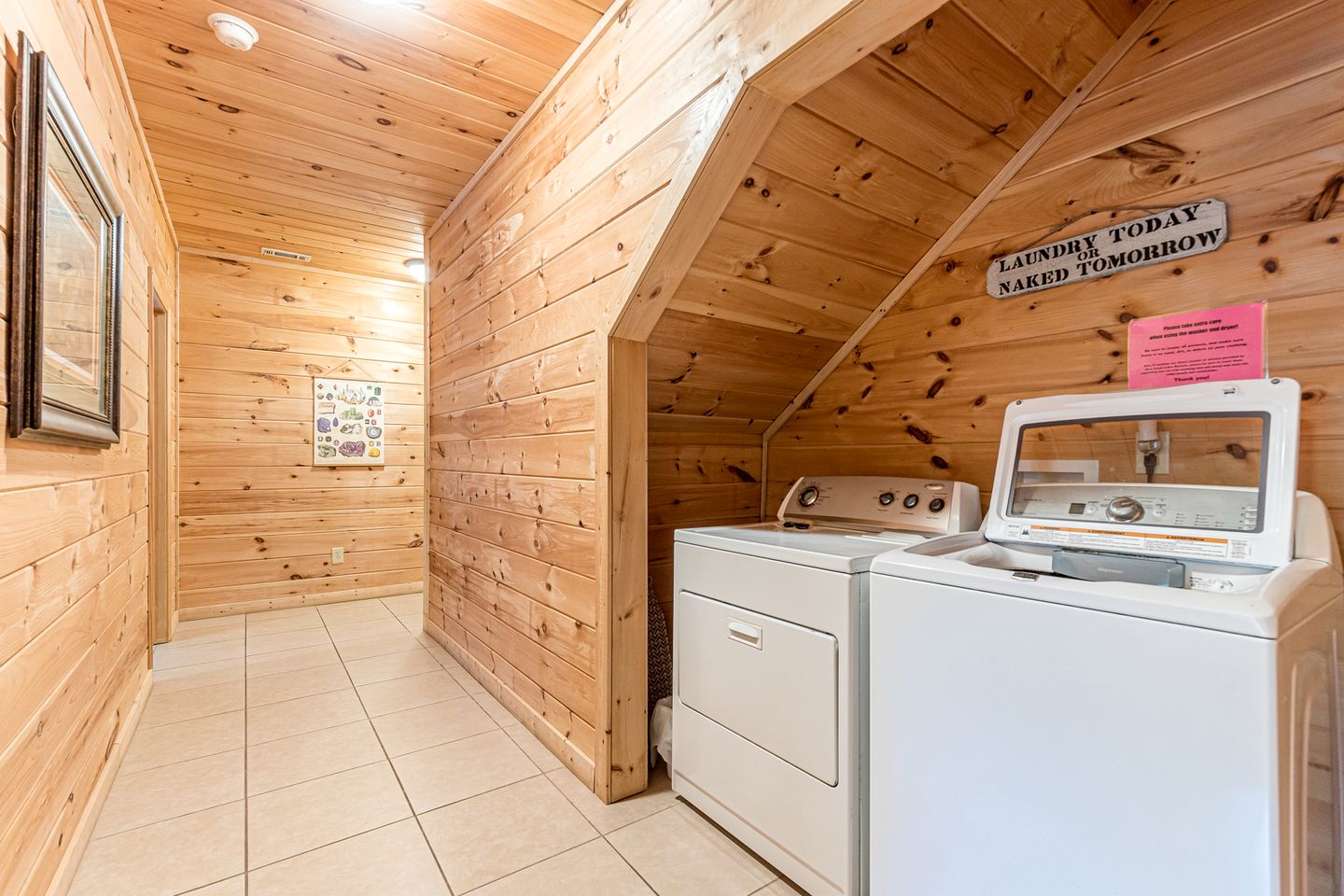 Refreshed Cabin with Spa and Private Deck in Sautee Nacoochee, Georgia