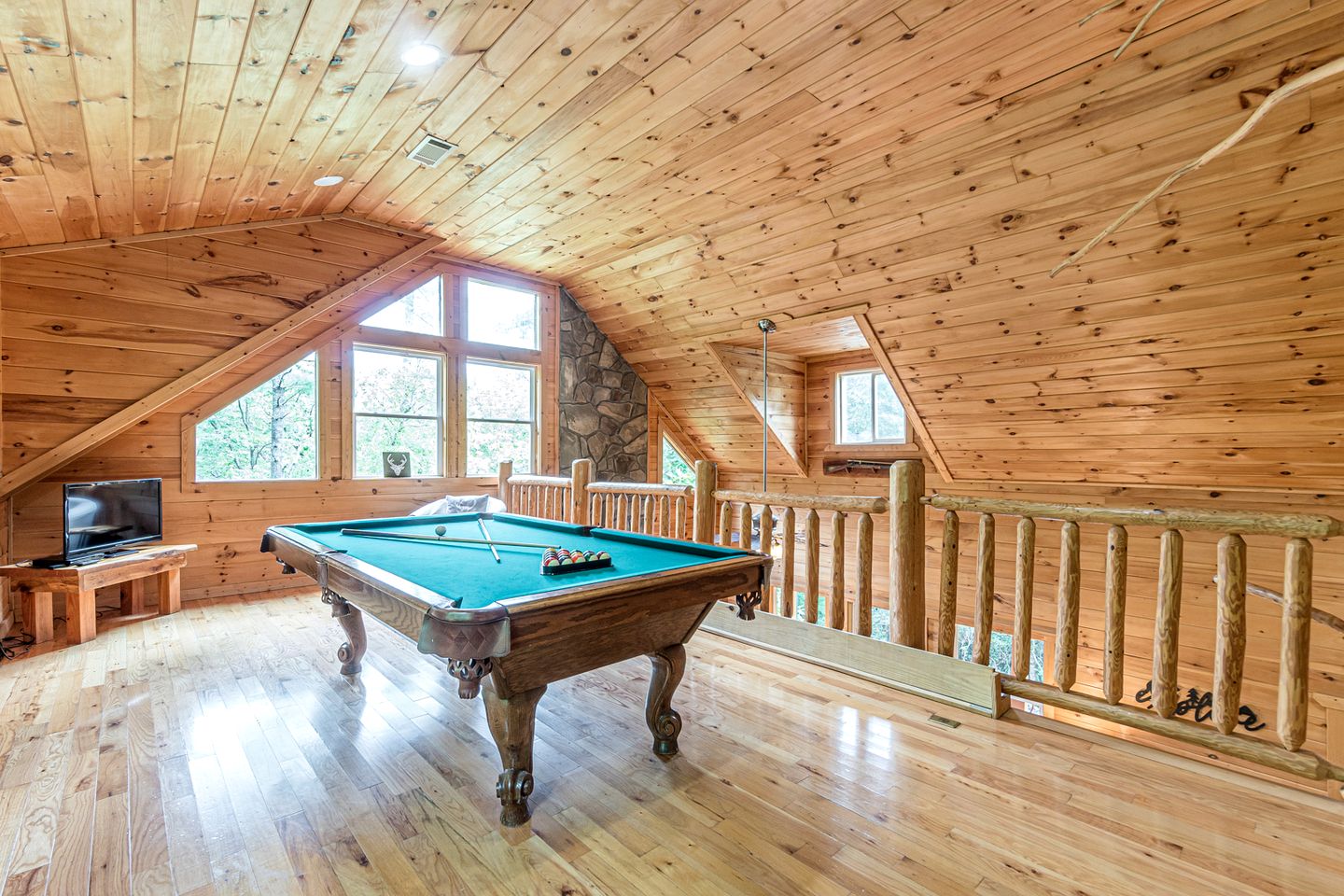 Refreshed Cabin with Spa and Private Deck in Sautee Nacoochee, Georgia