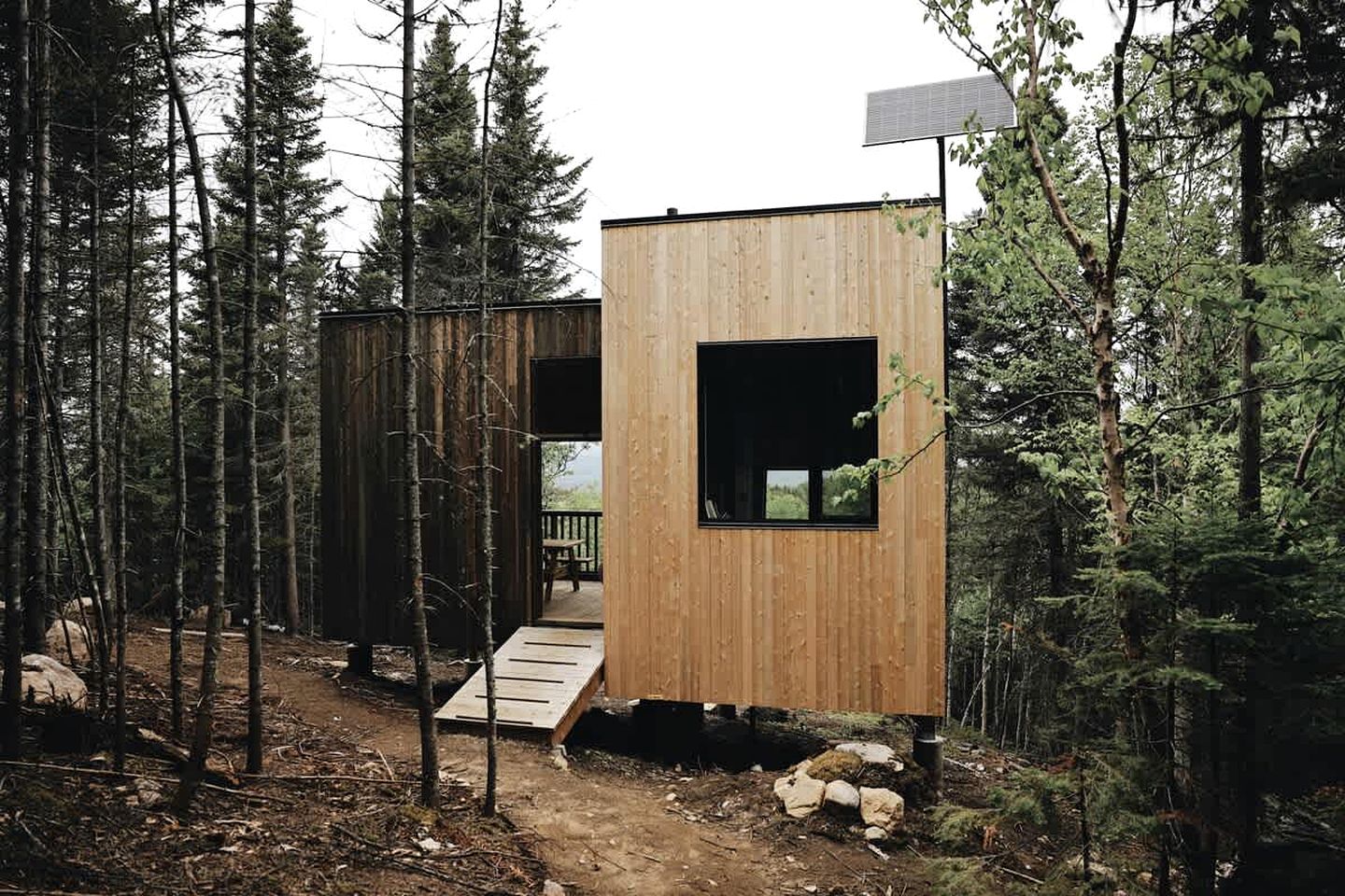 Relaxing Glamping Retreat, Perfect for a Weekend of Solitude in the Woods with Views of Mont des Morios in Quebec