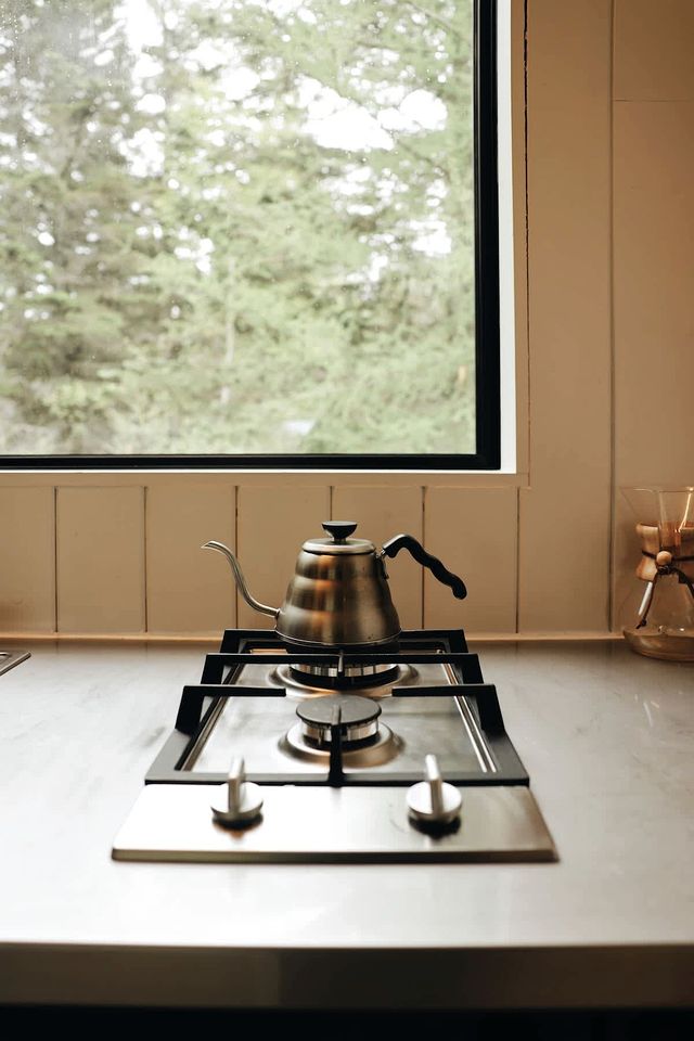 Relaxing Glamping Retreat, Perfect for a Weekend of Solitude in the Woods with Views of Mont des Morios in Quebec