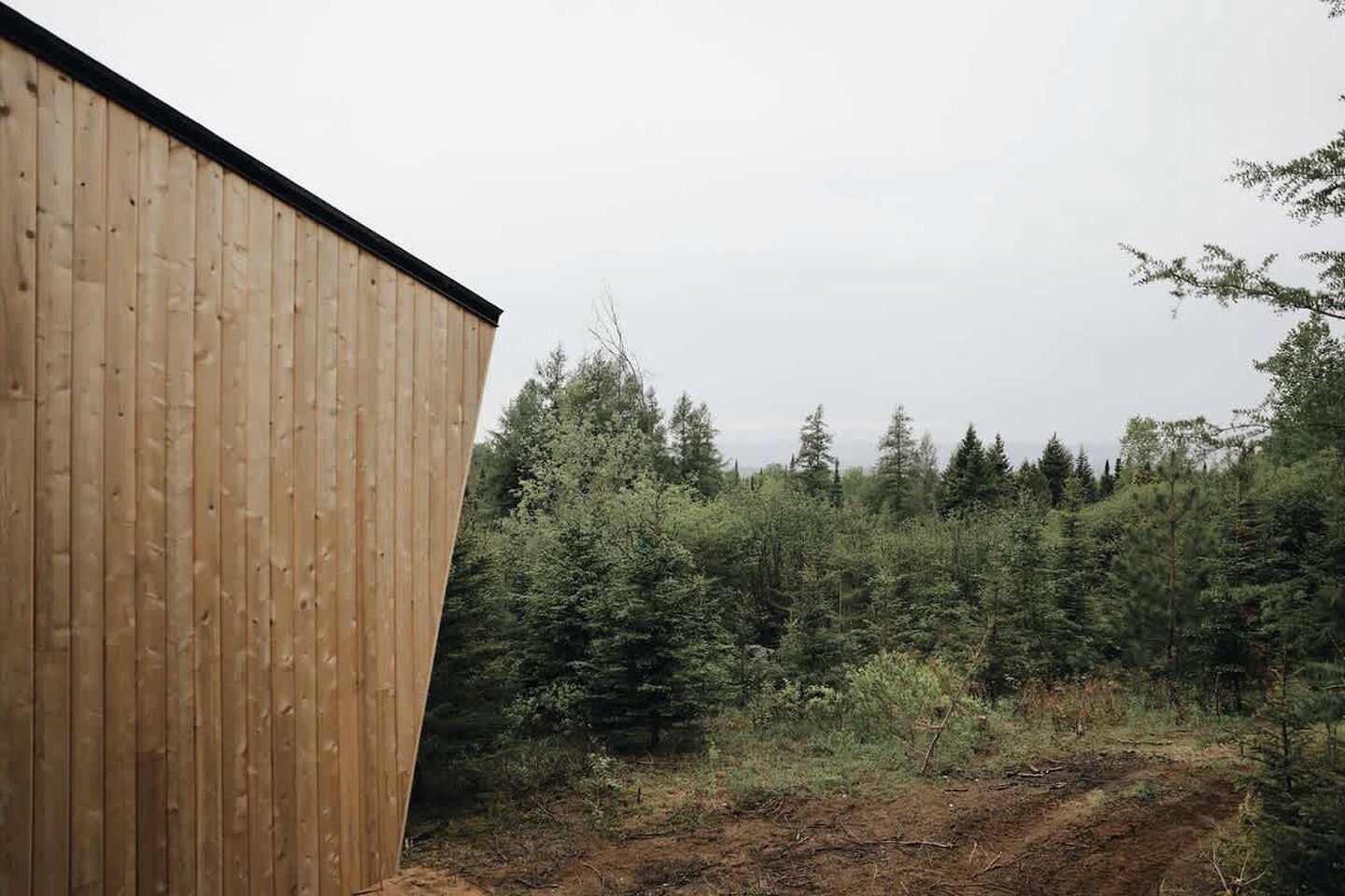 Serene Off-Grid Glamping Cabin in Charlevoix, Quebec, Perfect for a Weekend of Relaxation in Nature