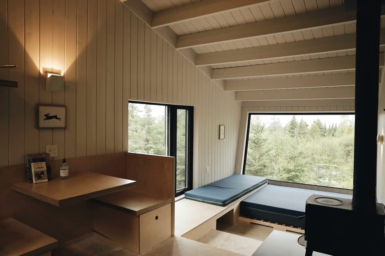 Cabins (Canada, --, --)