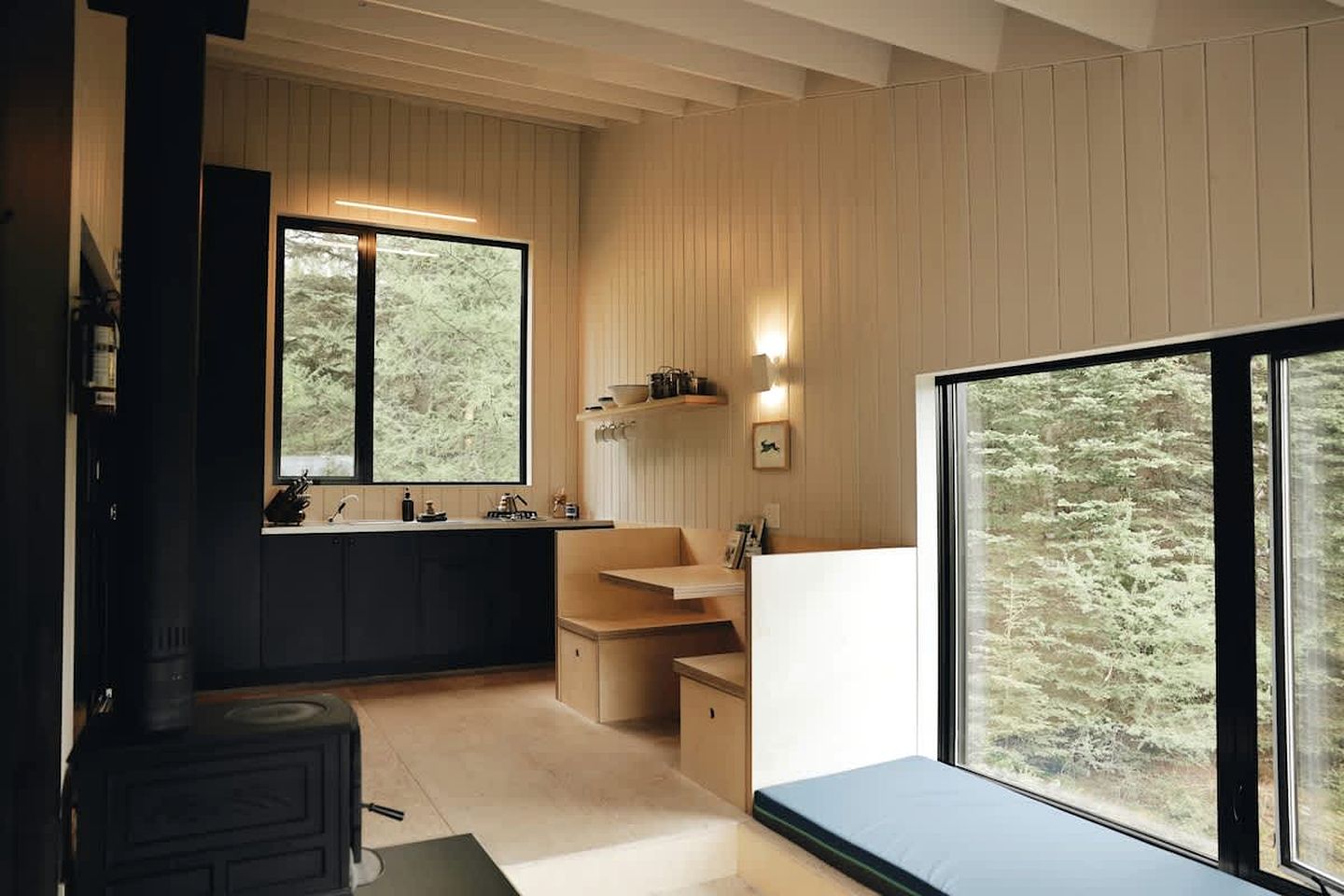 Serene Off-Grid Glamping Cabin in Charlevoix, Quebec, Perfect for a Weekend of Relaxation in Nature