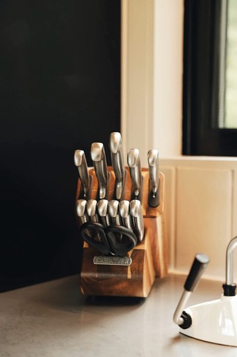 Cabins (Canada, --, --)