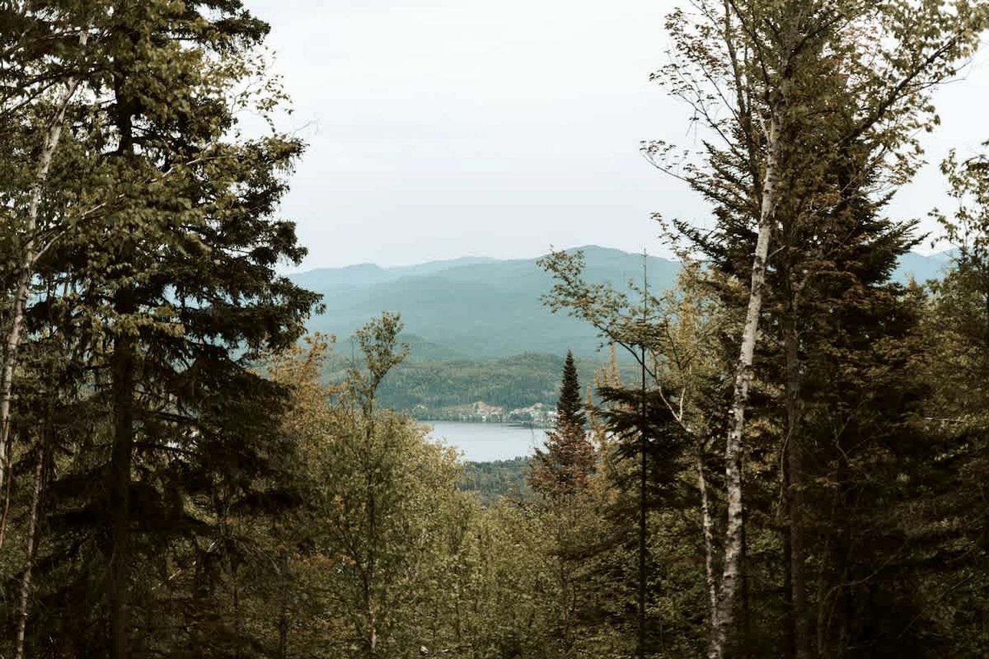 Gorgeous Glamping Refuge with Cozy Fireplace near Lake Nairne and the Hautes-Gorges Mountains, Quebec
