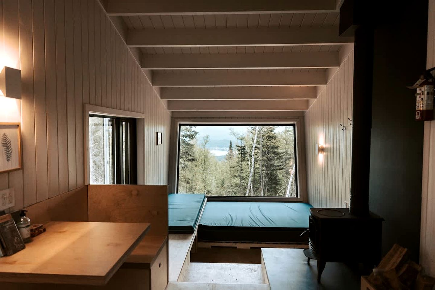 Gorgeous Glamping Refuge with Cozy Fireplace near Lake Nairne and the Hautes-Gorges Mountains, Quebec