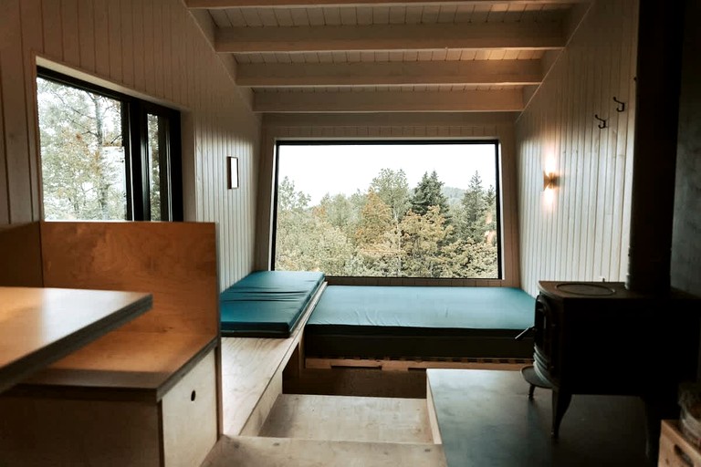 Cabins (Canada, --, --)