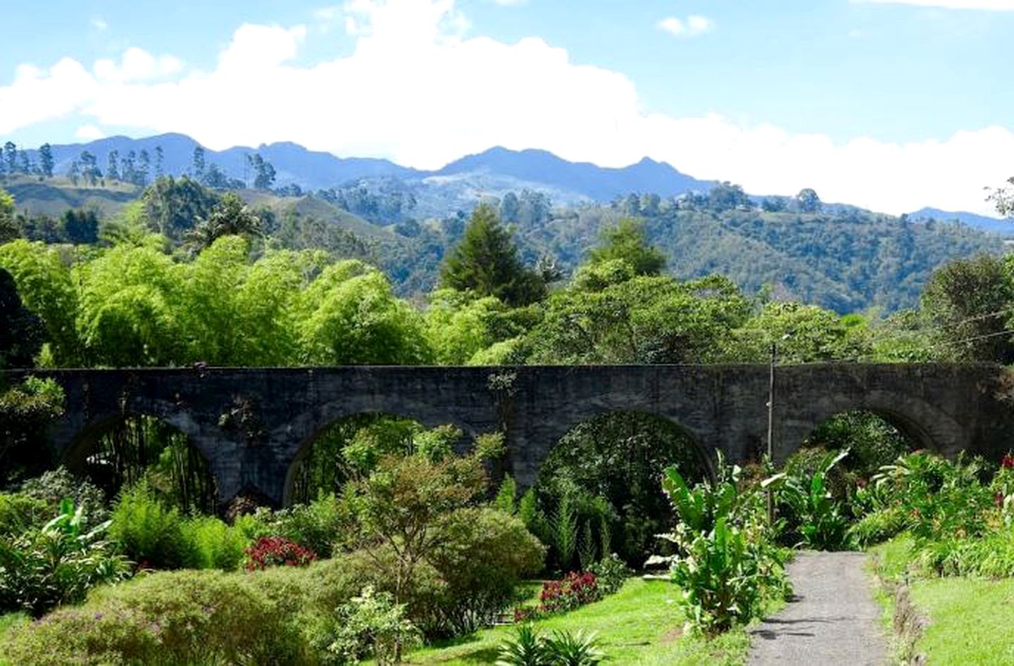 Off-the-Grid Vacation Rental with Breakfast Included in Quindio, Colombia