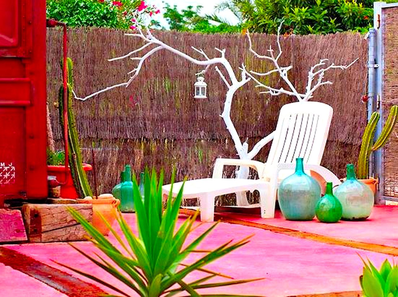 Rehabilitated Luxurious Railroad Cars for a Glamping Getaway in Murcia, Spain