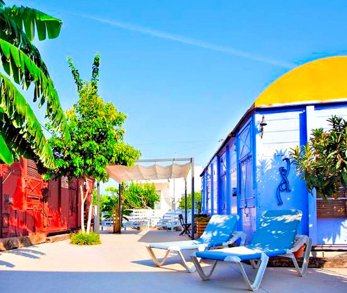 Rehabilitated Luxurious Railroad Cars for a Glamping Getaway in Murcia, Spain