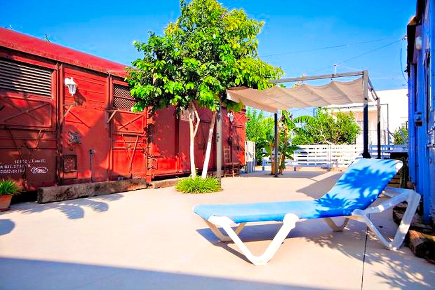 Rehabilitated Luxurious Railroad Cars for a Glamping Getaway in Murcia, Spain