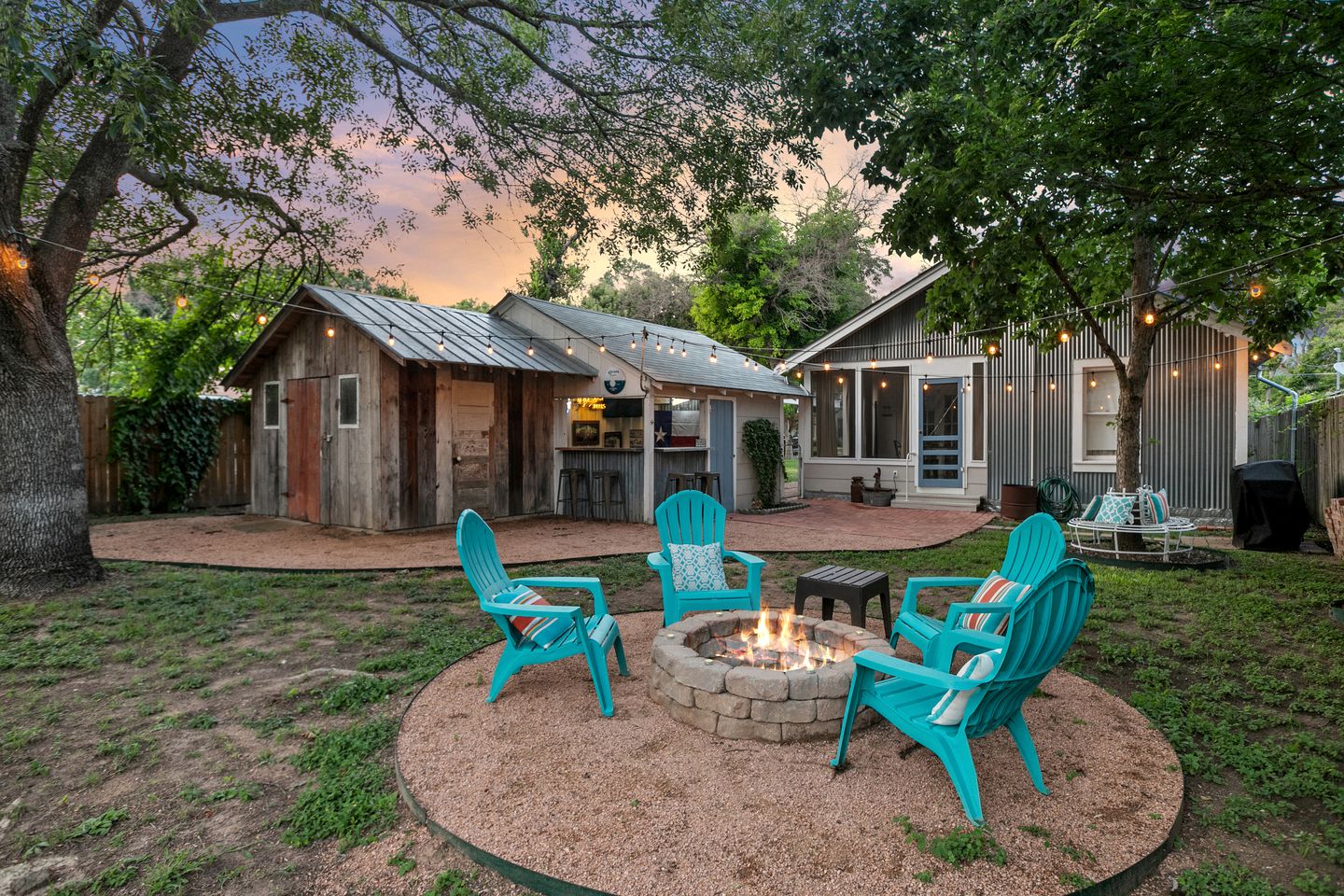 RU Reizend Haus, Vacation Rentals, Fredericksburg, United States of America Glamping Hub