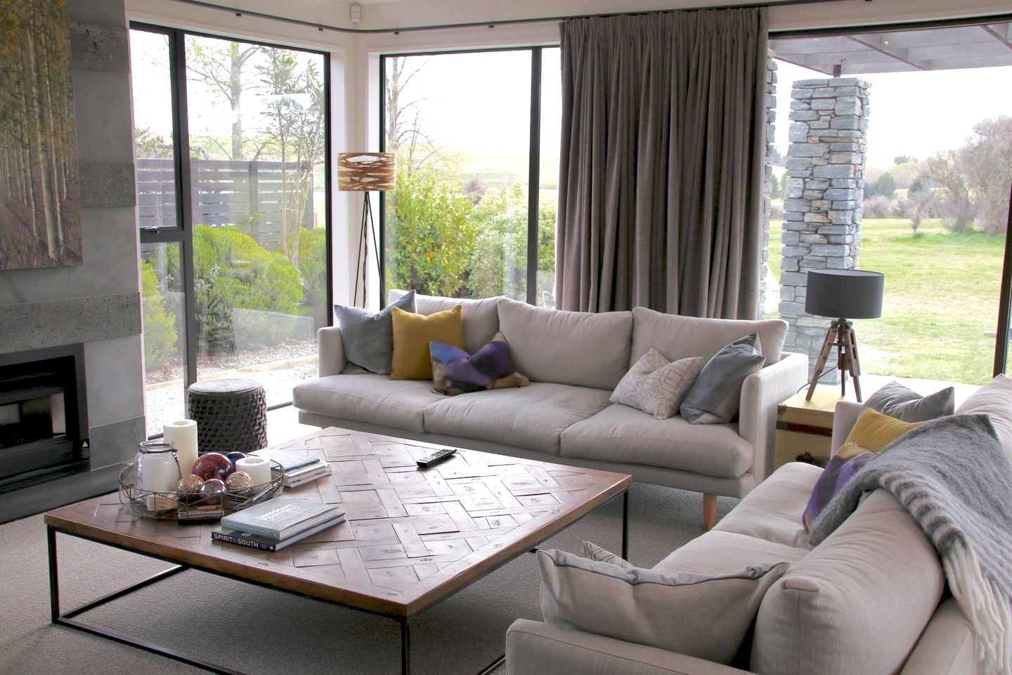 Romantic Villa Rental with 360-Degree Vistas in Jack’s Point, New Zealand