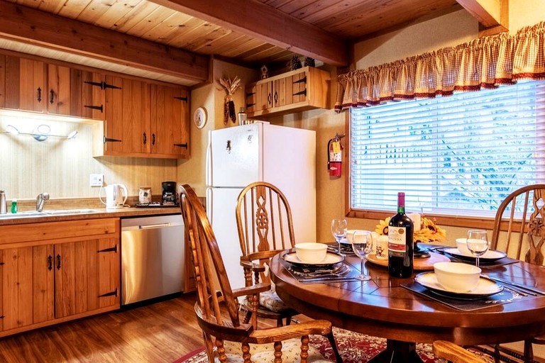 Cabins (United States of America, Big Bear Lake, California)