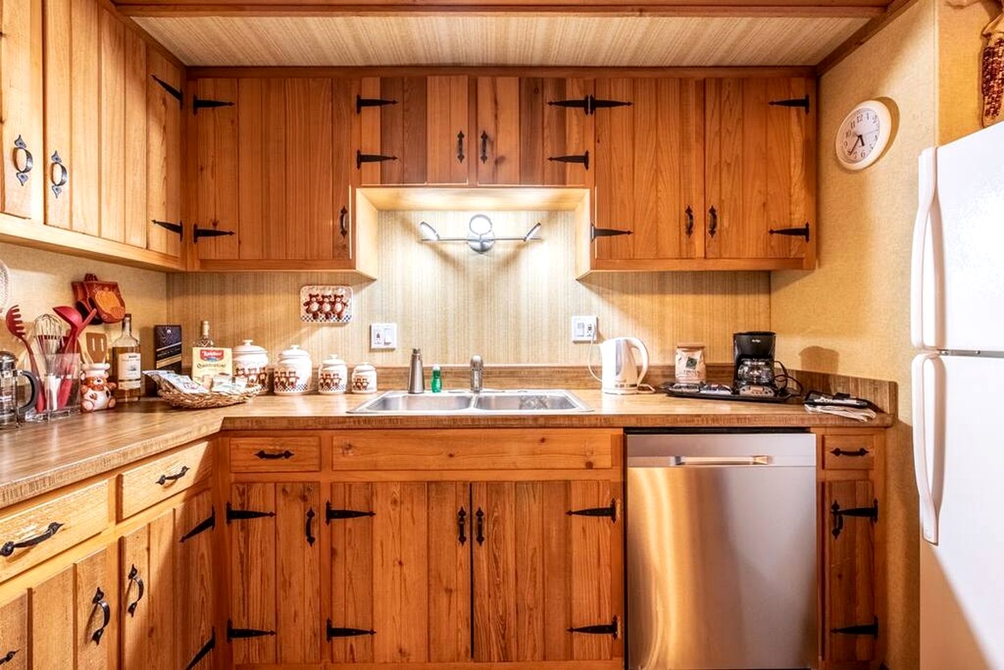 Relax in Style: Cabin with Hot Tub in Scenic Big Bear Lake, California