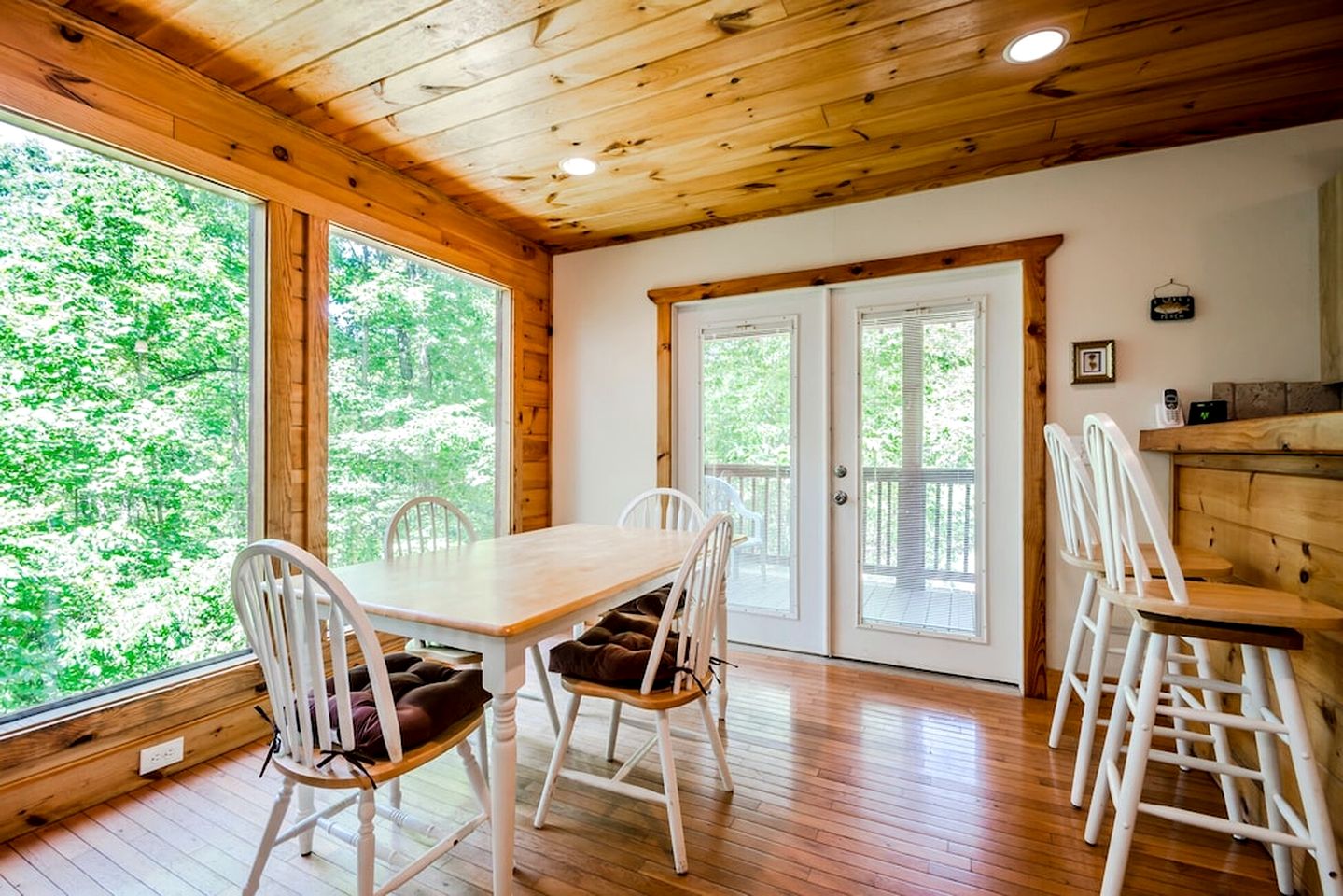 Relaxing Cabin with Barbecue and Hot-tub in Cleveland, Georgia