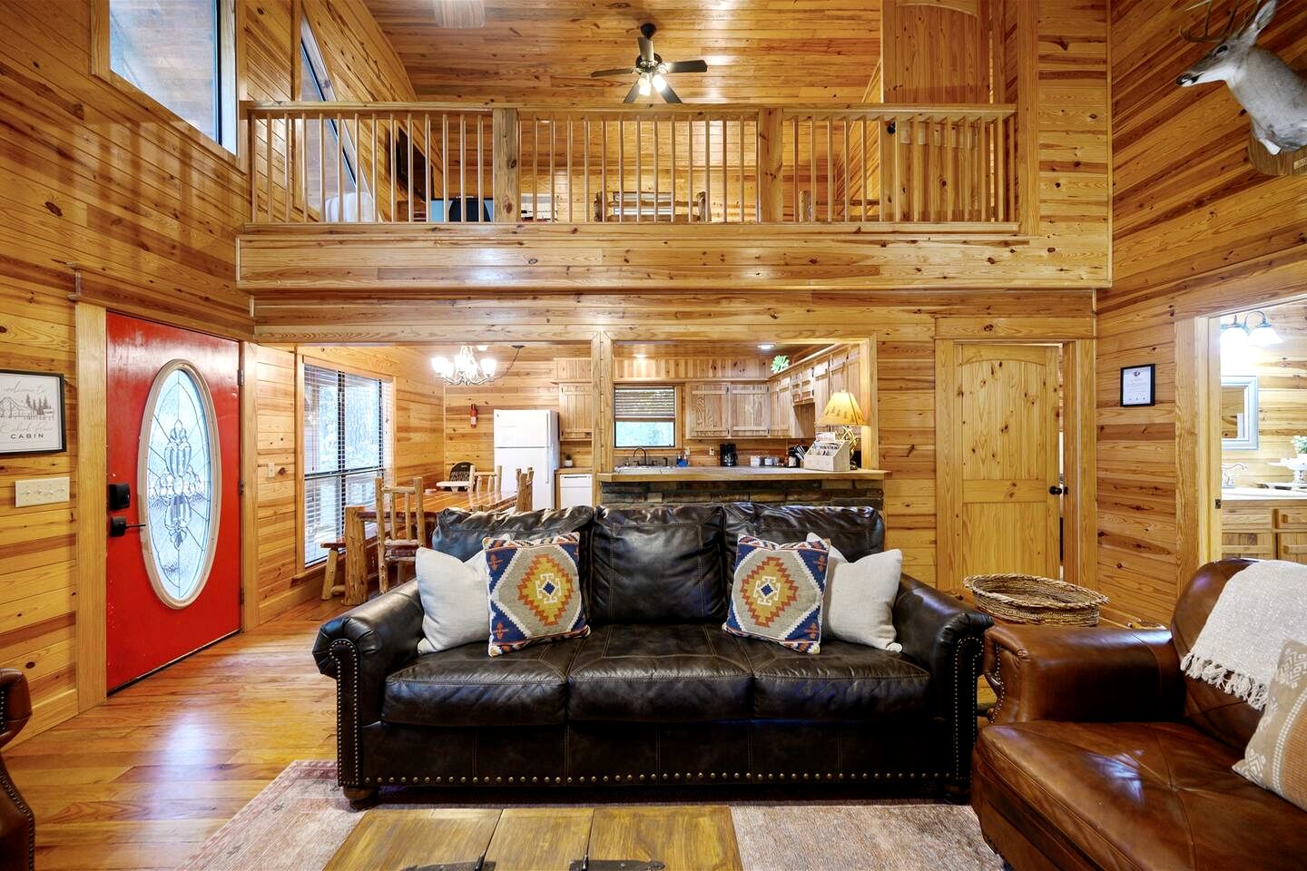 Relaxing Cabin with Hot Tub and Fire Pit in Broken Bow, Oklahoma