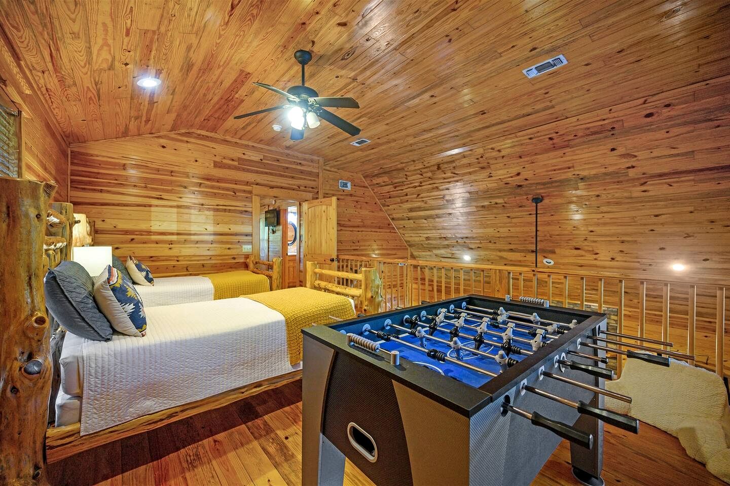 Relaxing Cabin with Hot Tub and Fire Pit in Broken Bow, Oklahoma