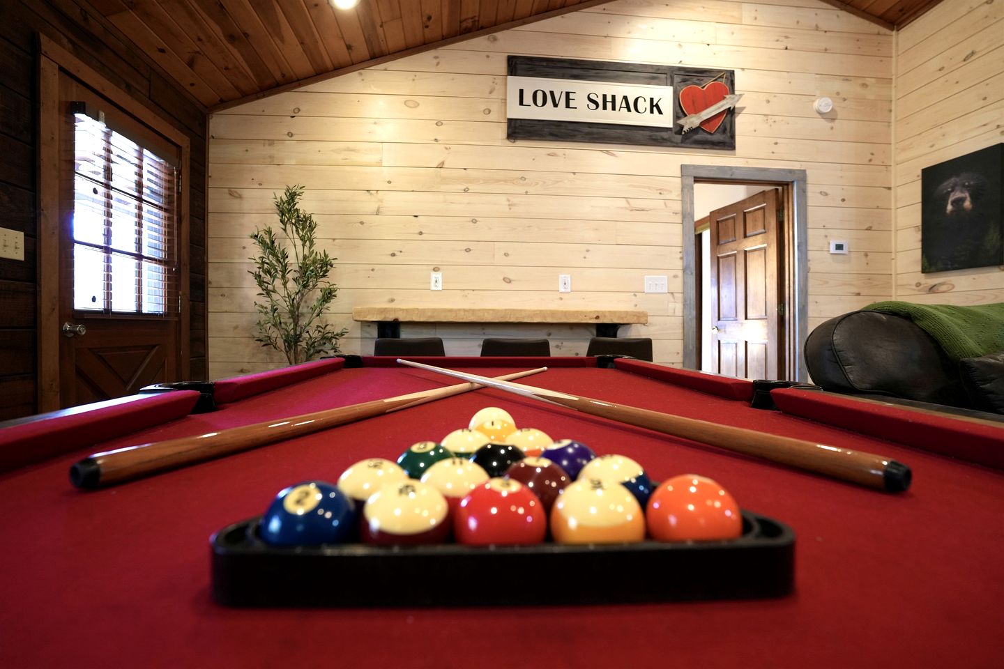 Relaxing Cabin with Hot-tub and Pool Table in Sevierville, Tennessee
