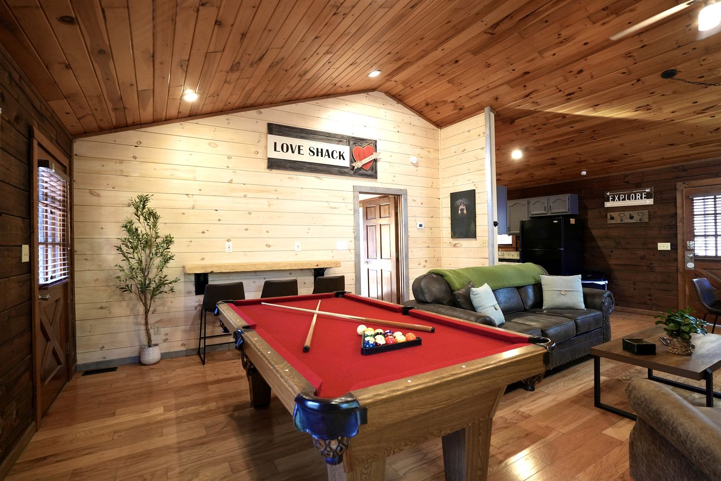 Relaxing Cabin with Hot-tub and Pool Table in Sevierville, Tennessee