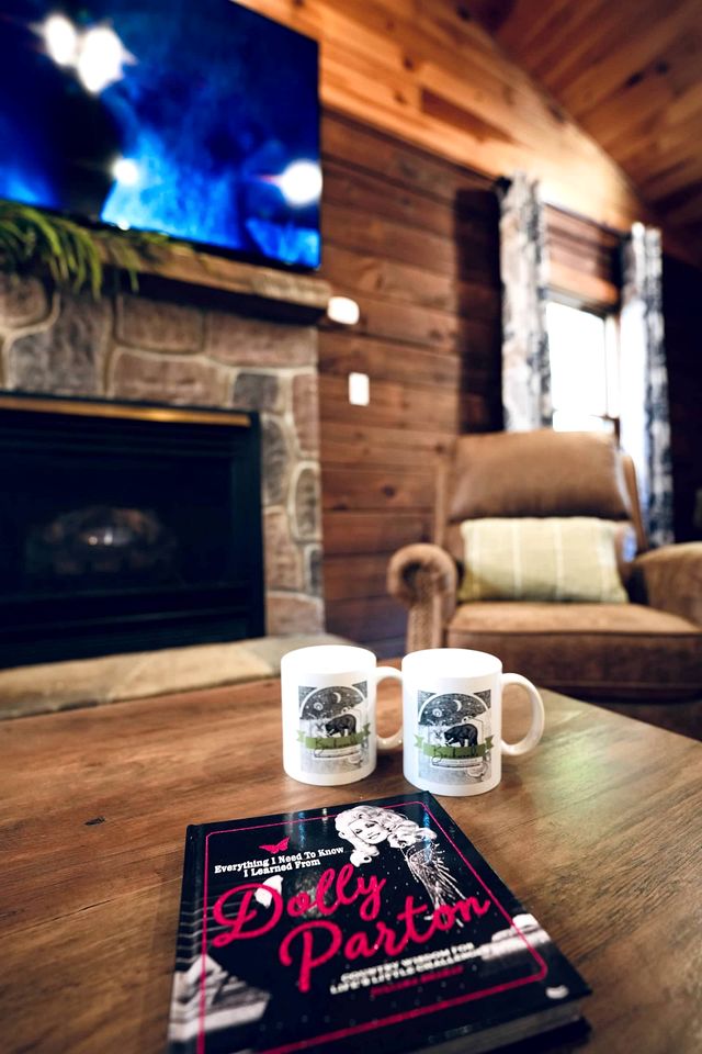 Relaxing Cabin with Hot-tub and Pool Table in Sevierville, Tennessee