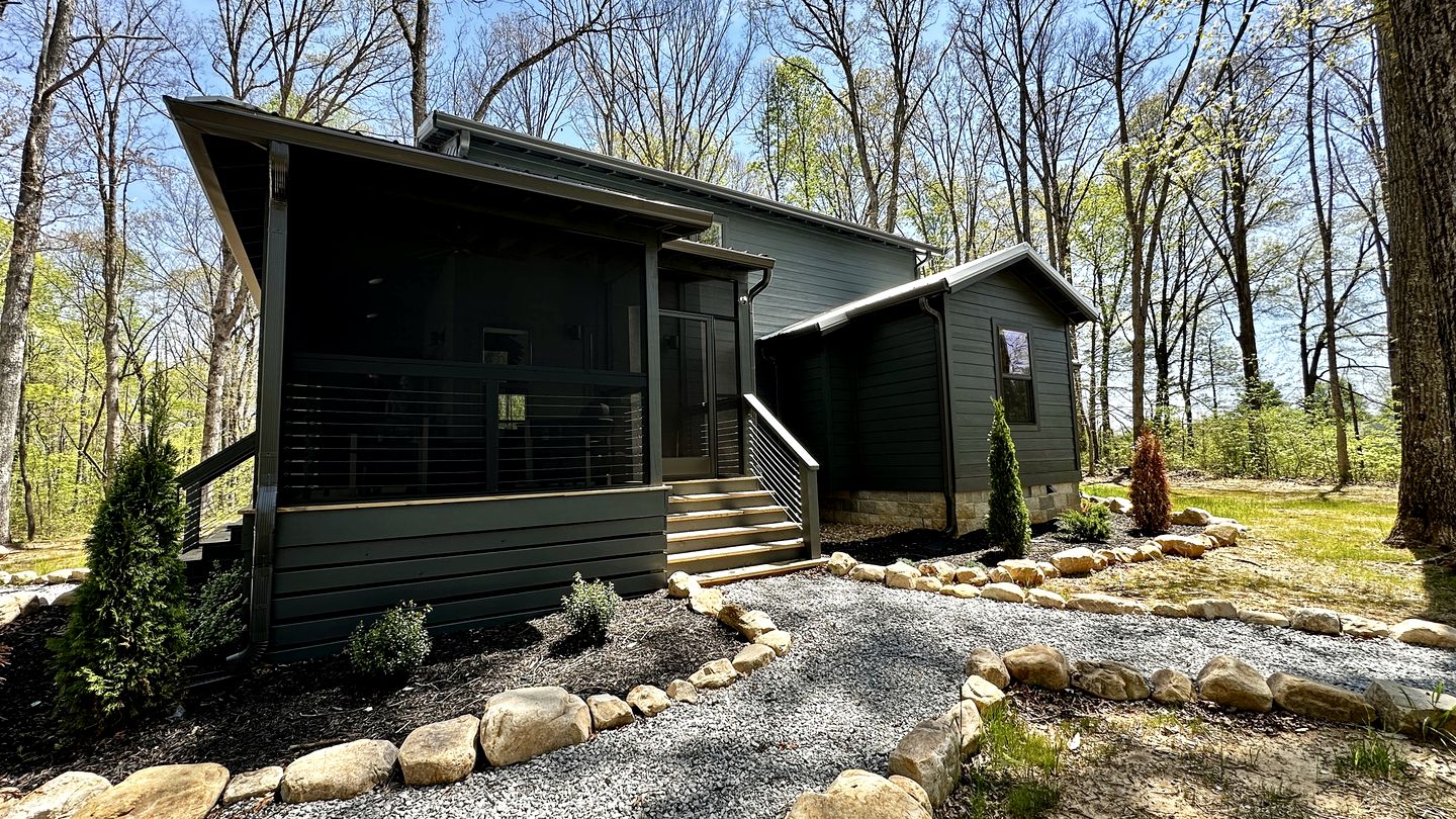 Relaxing Cabin Nestled Amidst Trees and Fire Pit Provided in Monteagle, Tennessee