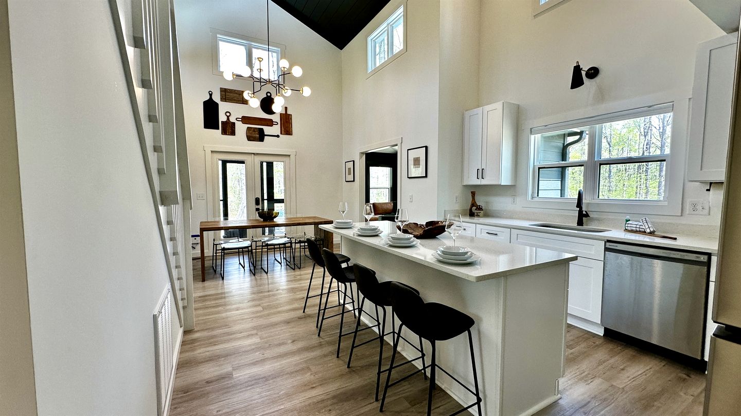 Relaxing Cabin Nestled Amidst Trees and Fire Pit Provided in Monteagle, Tennessee