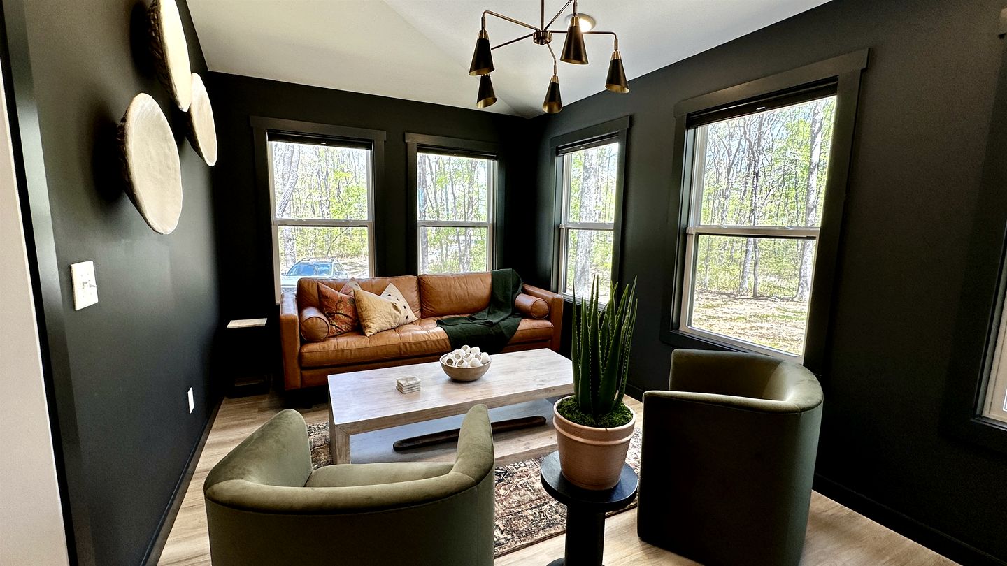 Relaxing Cabin Nestled Amidst Trees and Fire Pit Provided in Monteagle, Tennessee