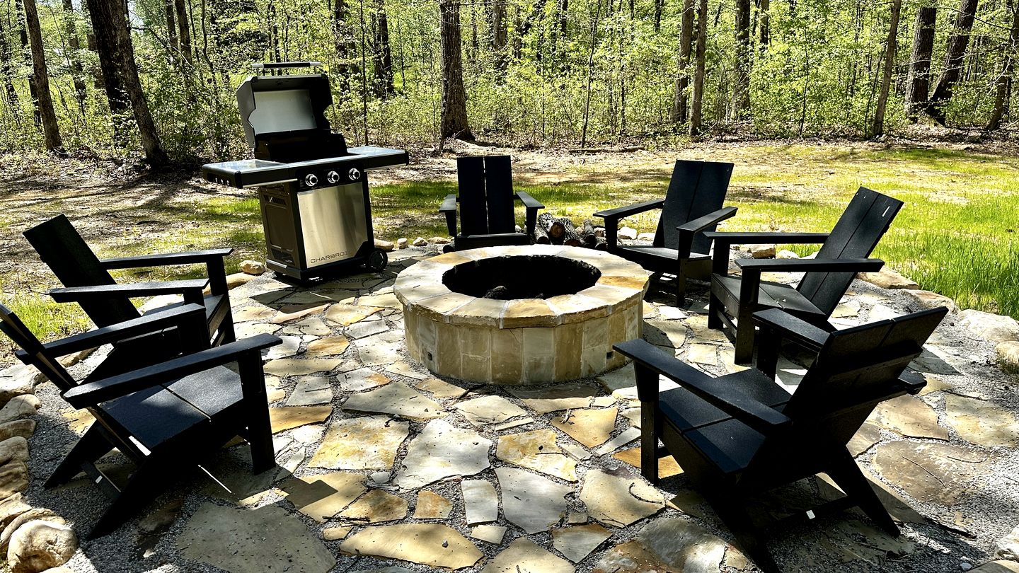 Relaxing Cabin Nestled Amidst Trees and Fire Pit Provided in Monteagle, Tennessee