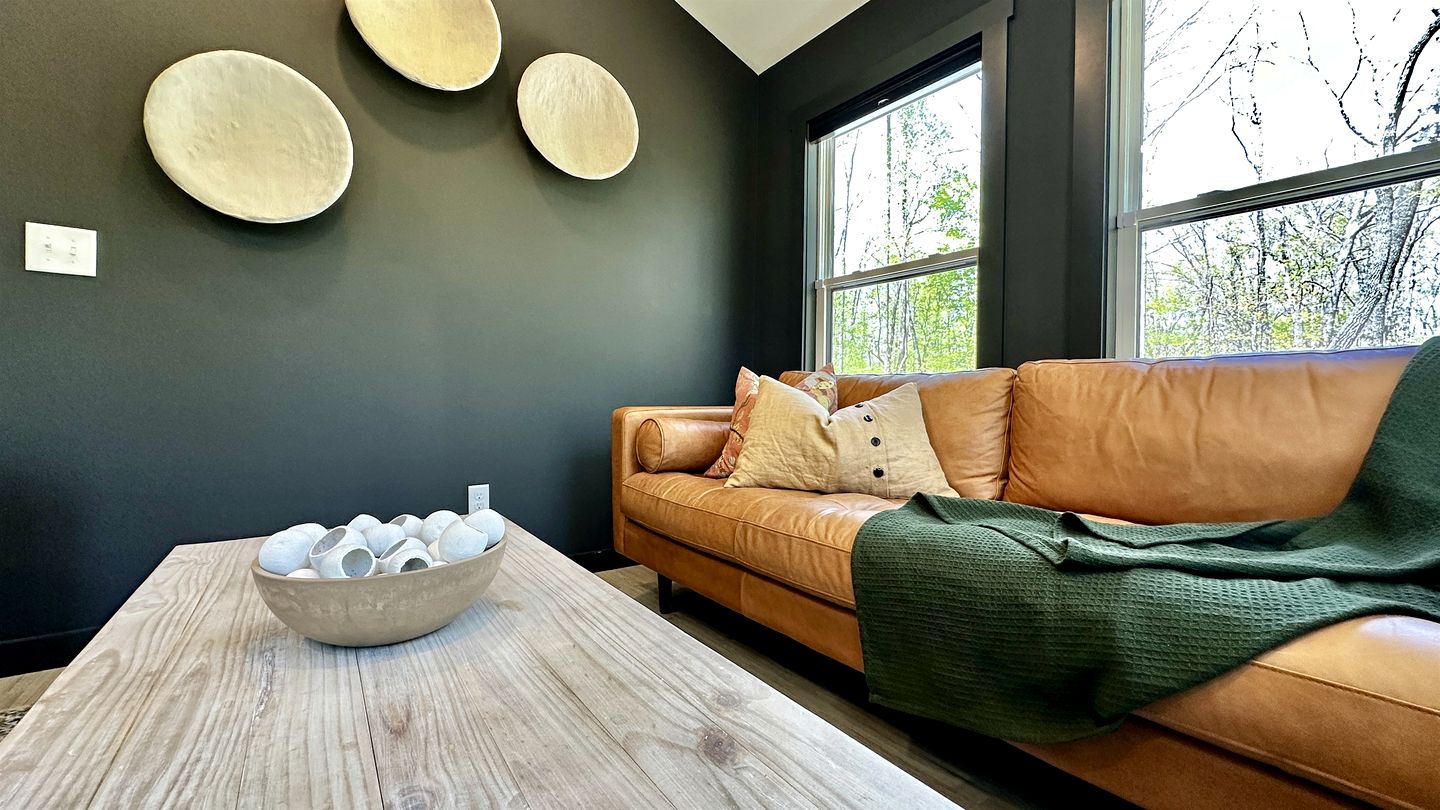 Relaxing Cabin Nestled Amidst Trees and Fire Pit Provided in Monteagle, Tennessee