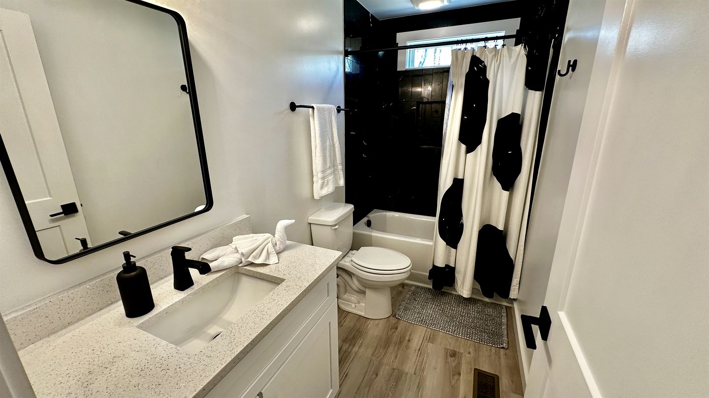 Relaxing Cabin Nestled Amidst Trees and Fire Pit Provided in Monteagle, Tennessee