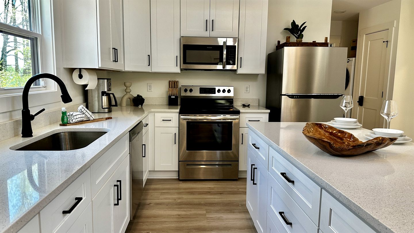 Relaxing Cabin Nestled Amidst Trees and Fire Pit Provided in Monteagle, Tennessee