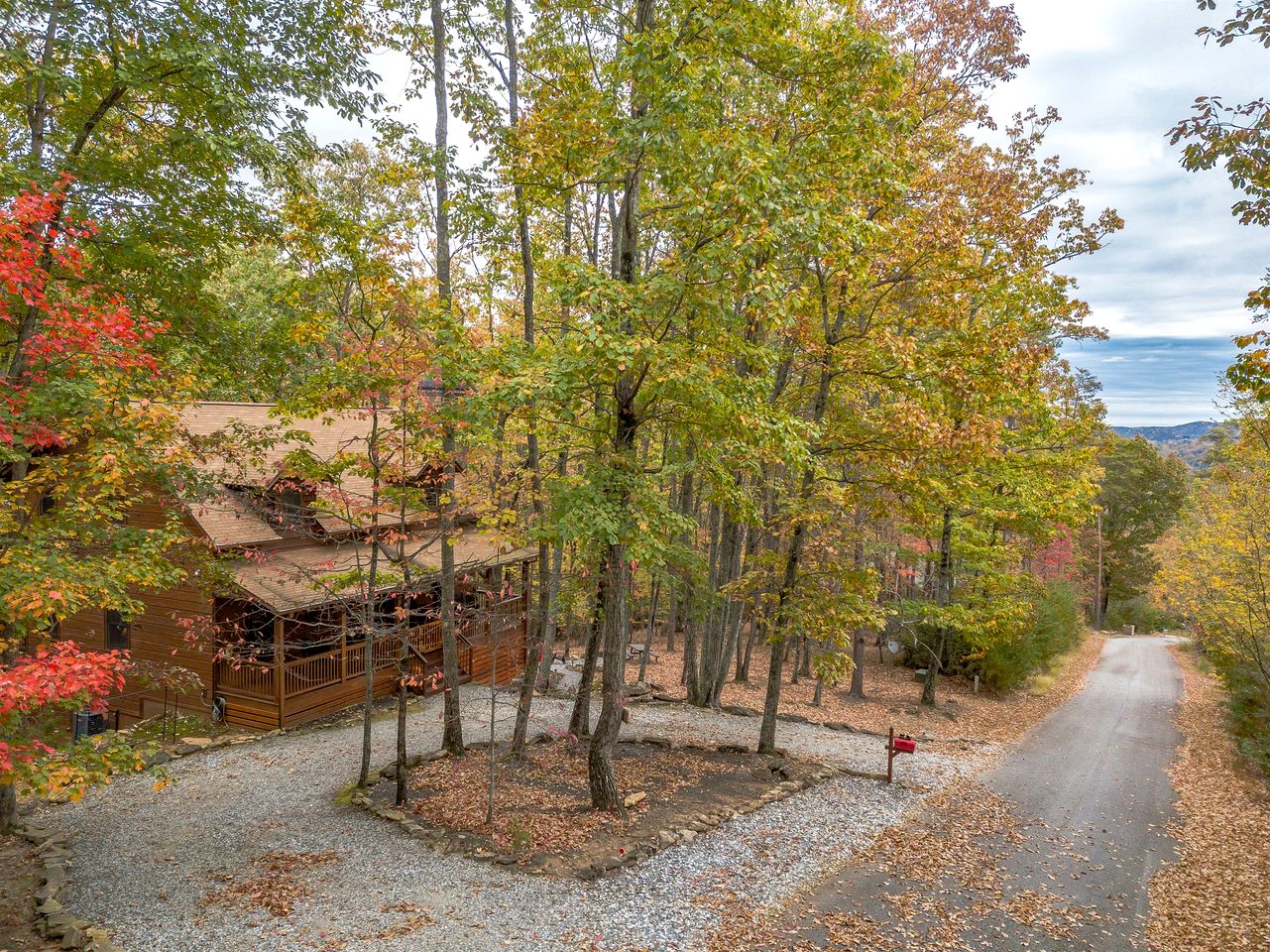 Relaxing Cabin with Screened Porch in Sautee Nacoochee, Georgia
