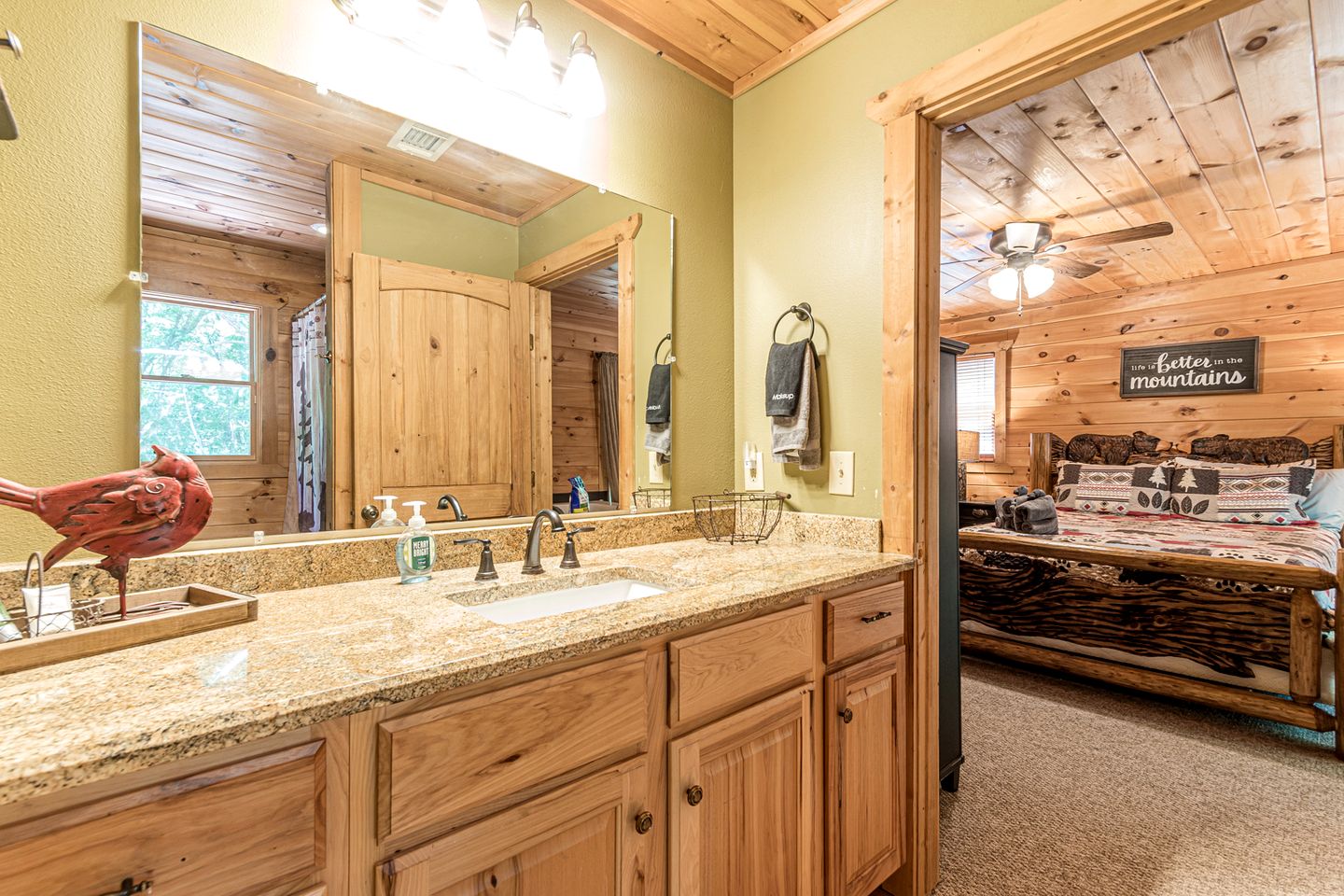 Relaxing Cabin with Screened Porch in Sautee Nacoochee, Georgia