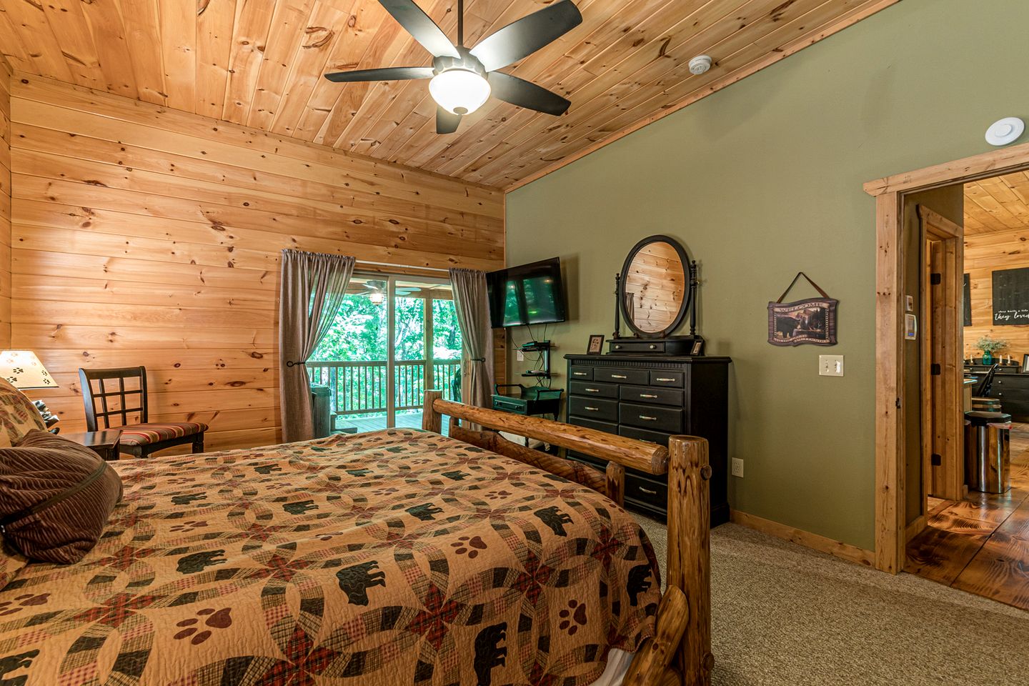 Relaxing Cabin with Screened Porch in Sautee Nacoochee, Georgia
