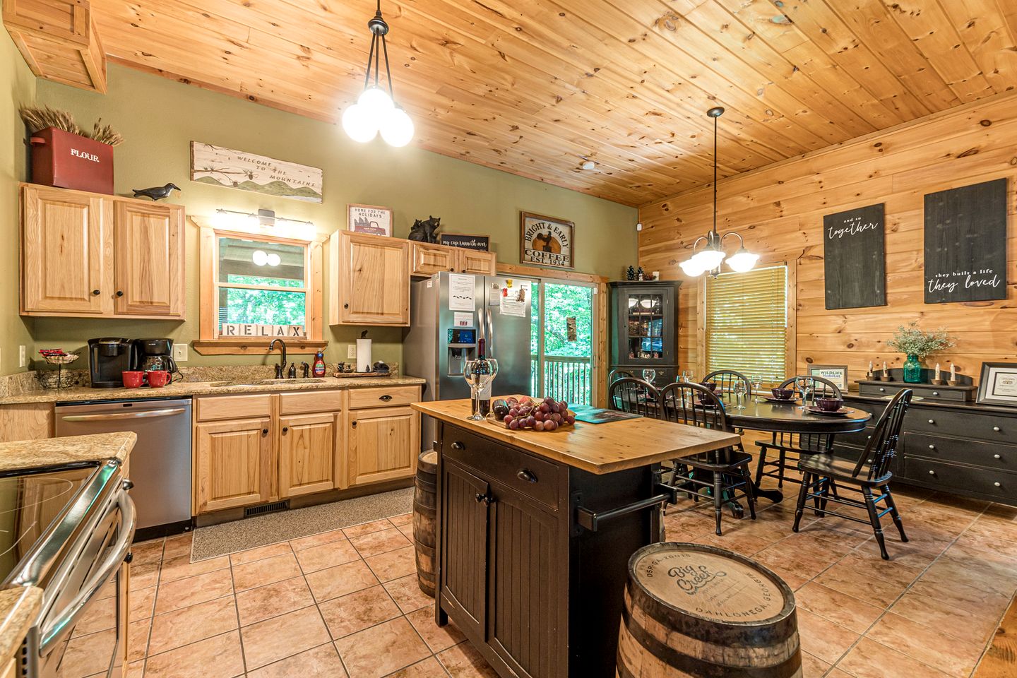 Relaxing Cabin with Screened Porch in Sautee Nacoochee, Georgia