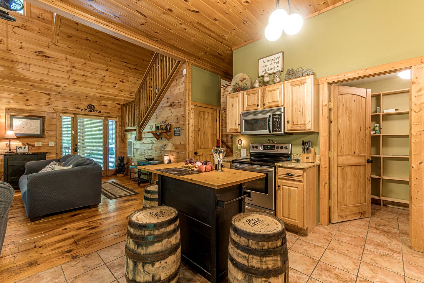 Relaxing Cabin with Screened Porch in Sautee Nacoochee, Georgia