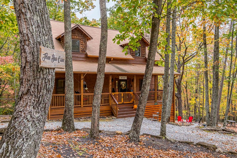 Relaxing Cabin with Screened Porch in Sautee Nacoochee, Georgia