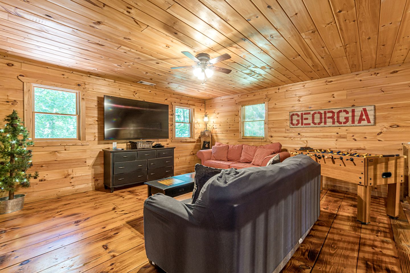 Relaxing Cabin with Screened Porch in Sautee Nacoochee, Georgia