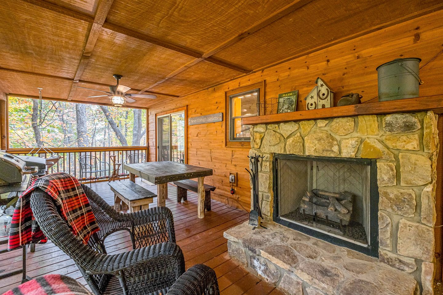 Relaxing Cabin with Screened Porch in Sautee Nacoochee, Georgia