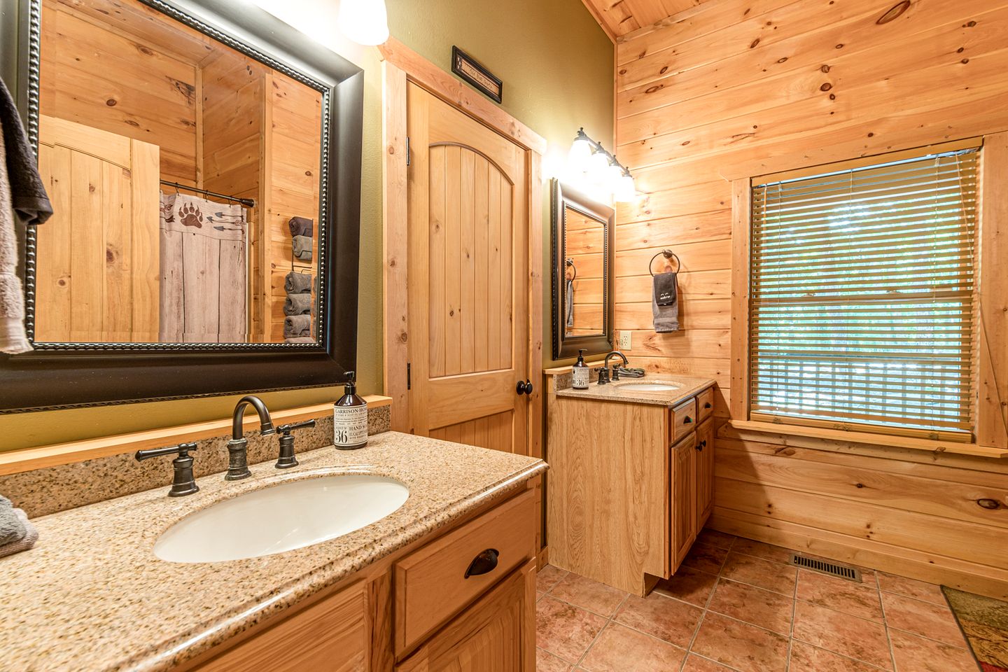 Relaxing Cabin with Screened Porch in Sautee Nacoochee, Georgia