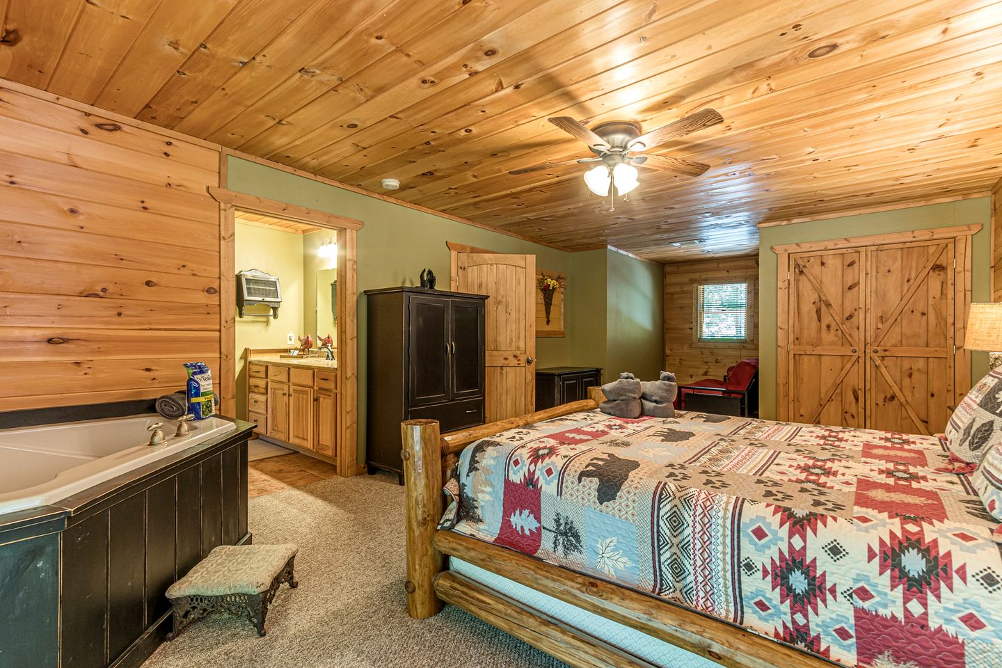 Relaxing Cabin with Screened Porch in Sautee Nacoochee, Georgia
