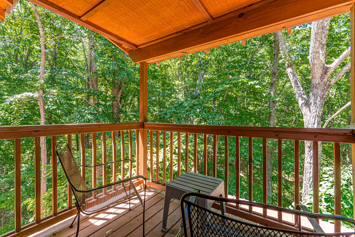 Relaxing Cabin with Screened Porch in Sautee Nacoochee, Georgia