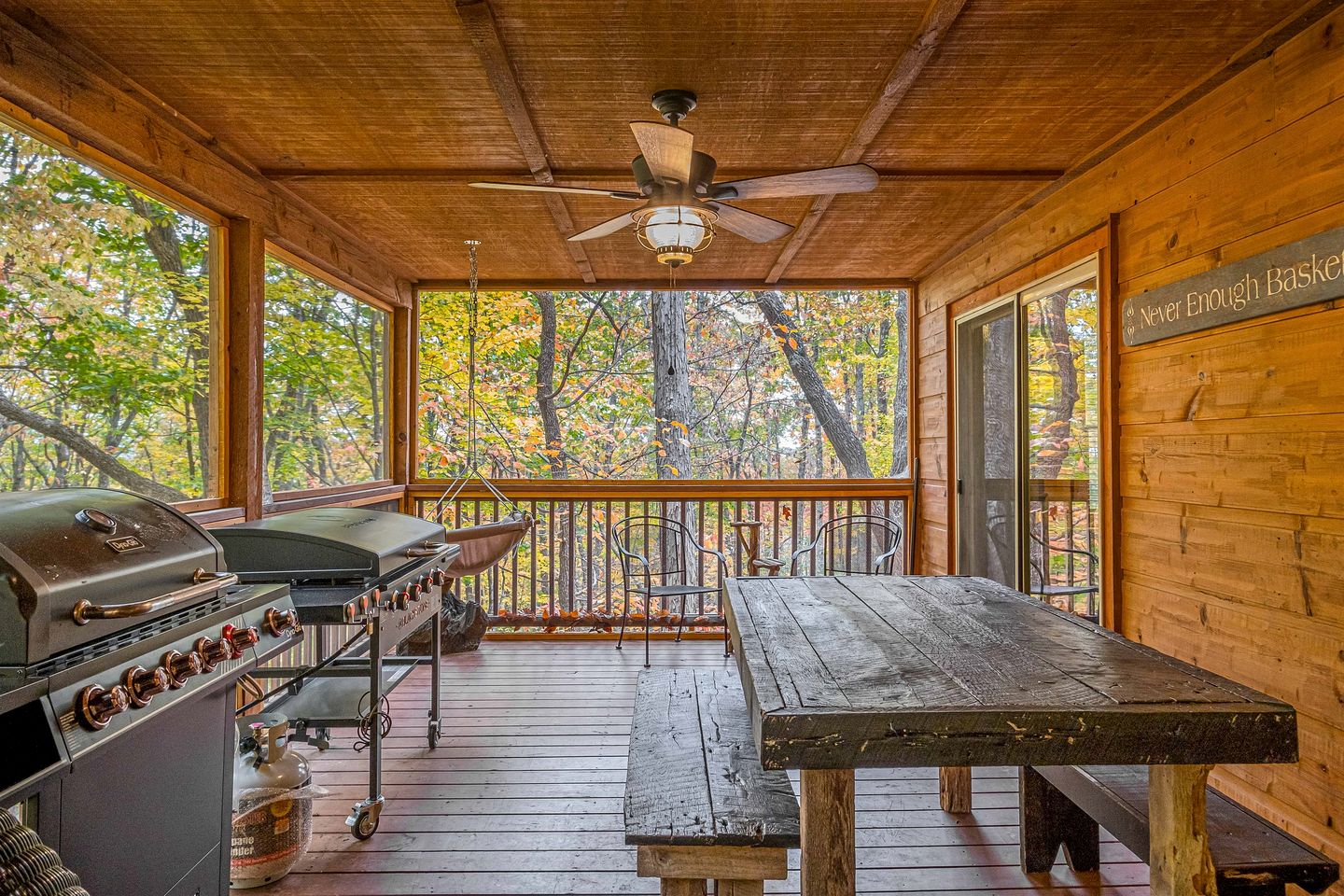 Relaxing Cabin with Screened Porch in Sautee Nacoochee, Georgia