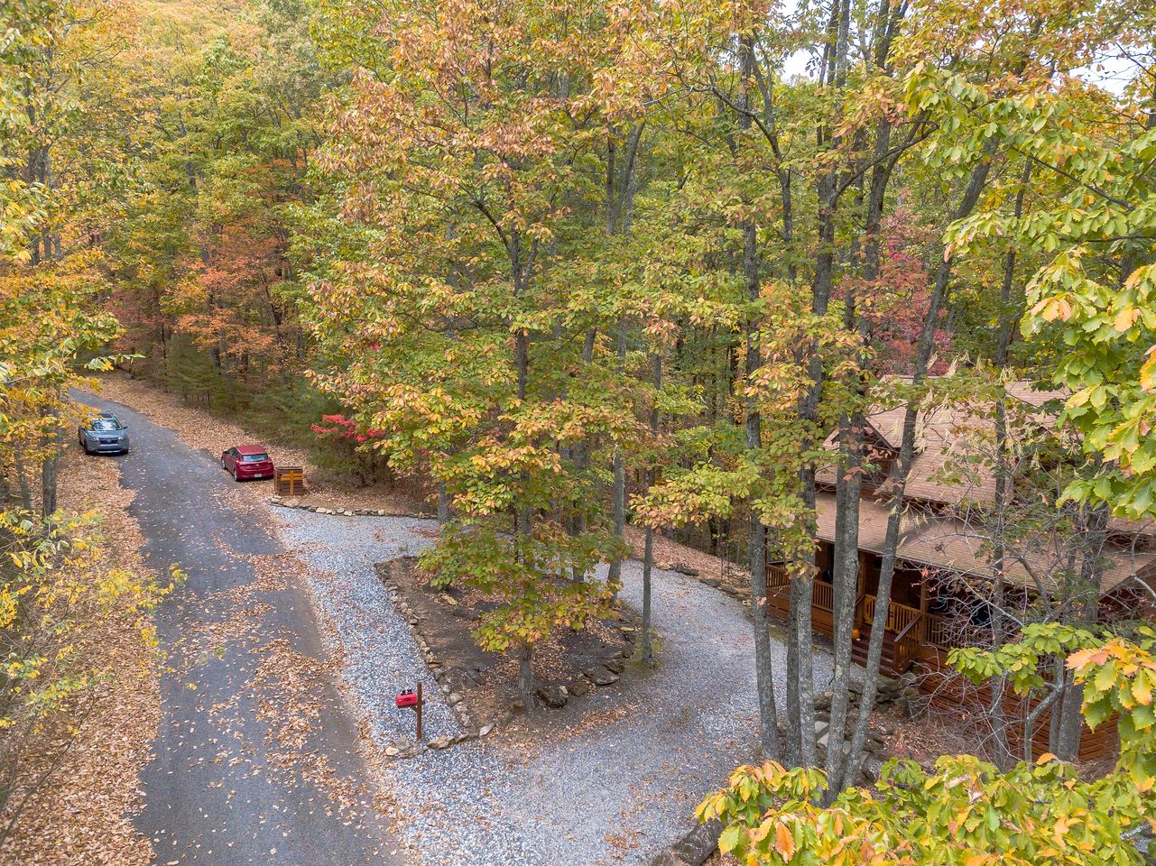 Relaxing Cabin with Screened Porch in Sautee Nacoochee, Georgia