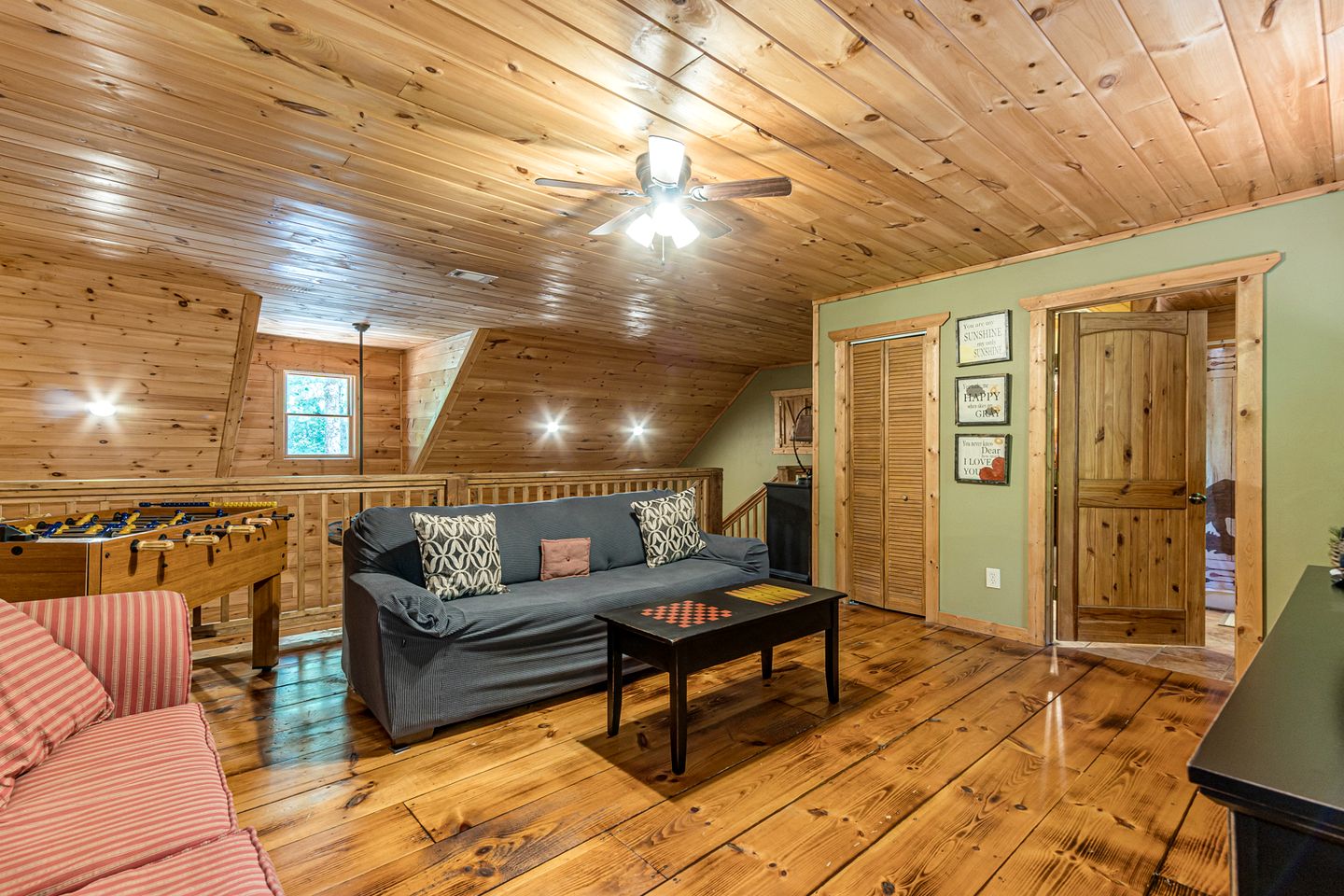 Relaxing Cabin with Screened Porch in Sautee Nacoochee, Georgia