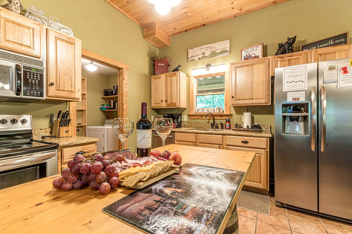 Relaxing Cabin with Screened Porch in Sautee Nacoochee, Georgia
