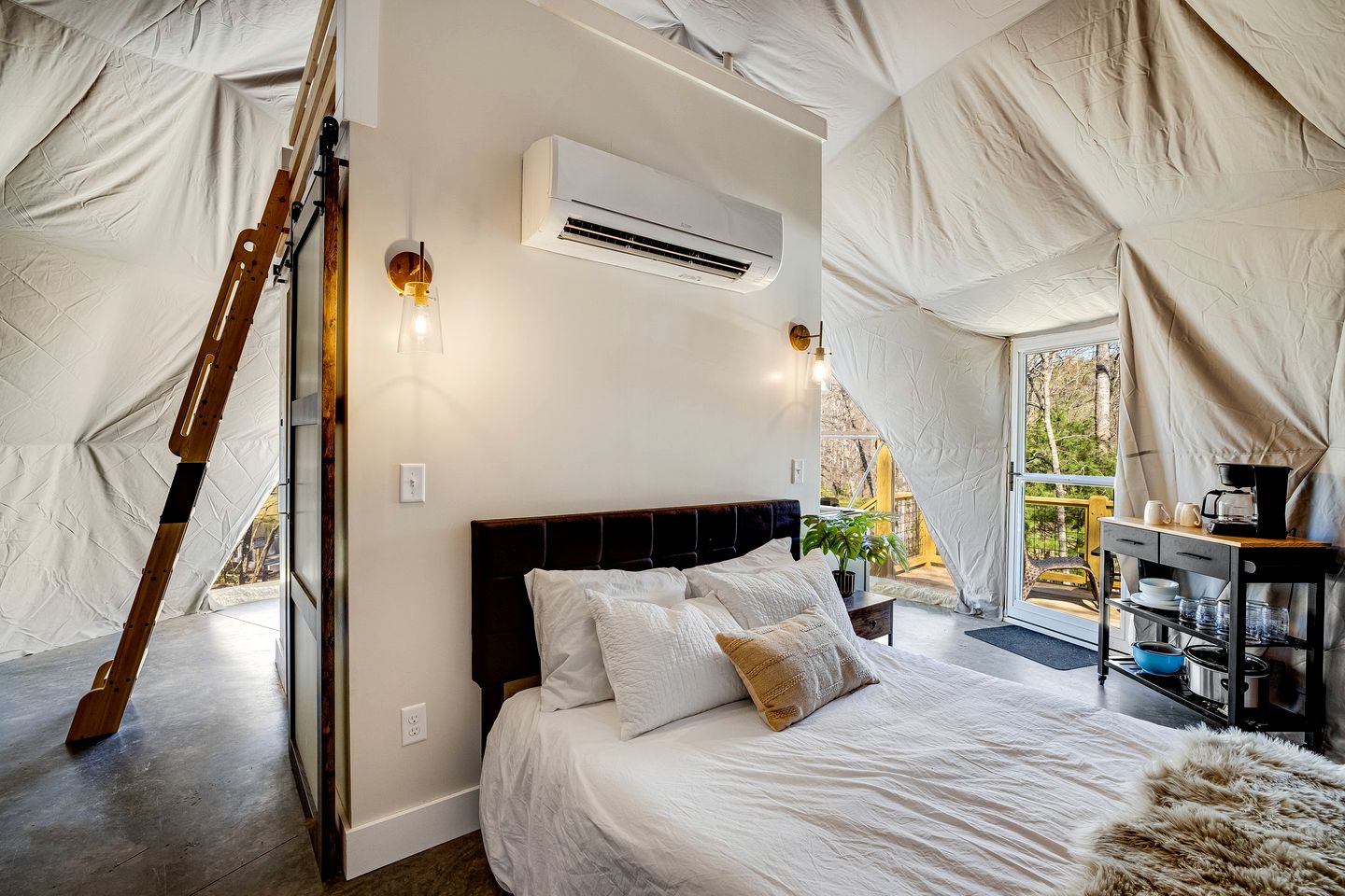 Relaxing Dome in the Heart of the Blue Ridge Mountains for an Unforgettable Glamping Experience in Rosman, North Carolina