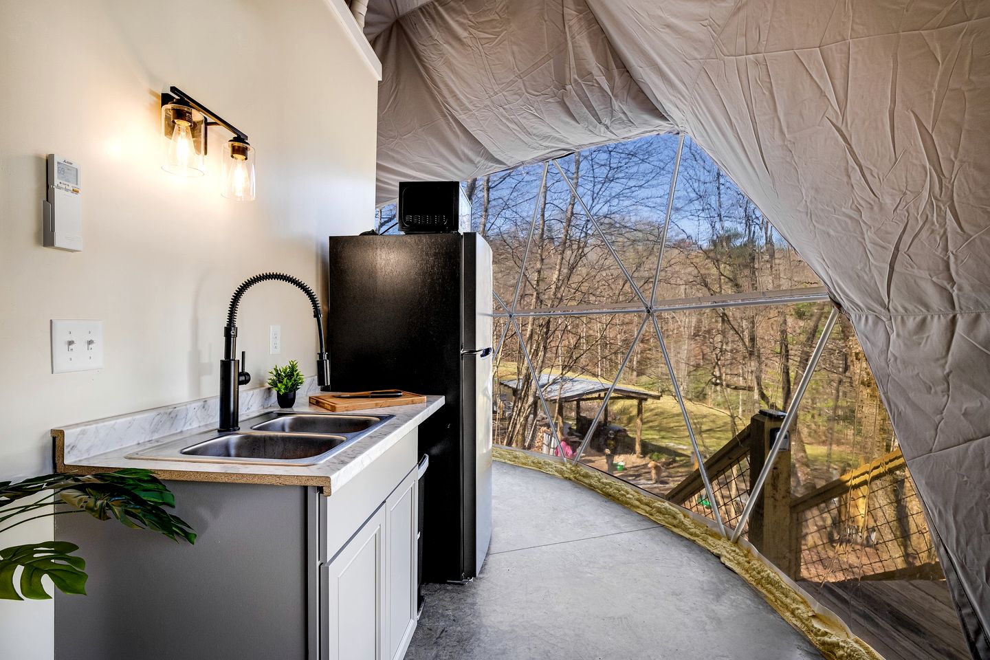 Relaxing Dome in the Heart of the Blue Ridge Mountains for an Unforgettable Glamping Experience in Rosman, North Carolina