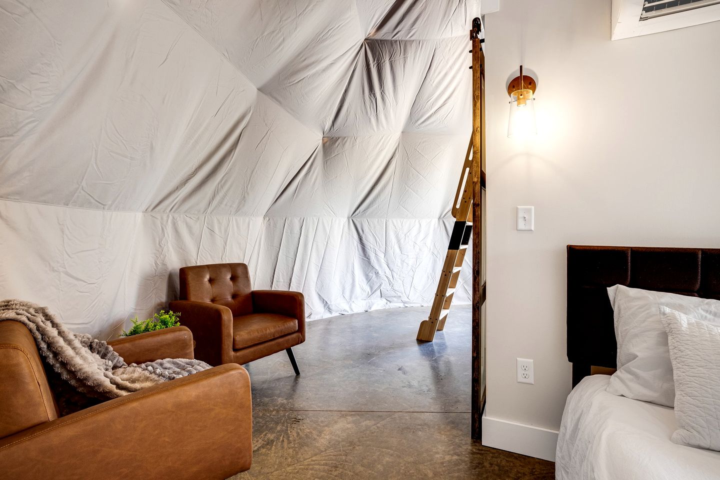 Relaxing Dome in the Heart of the Blue Ridge Mountains for an Unforgettable Glamping Experience in Rosman, North Carolina